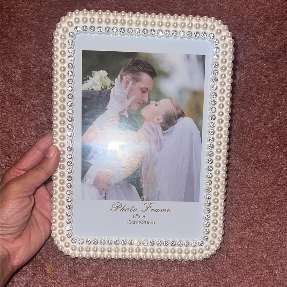 Elegant Pearl and Silver Photo Frame